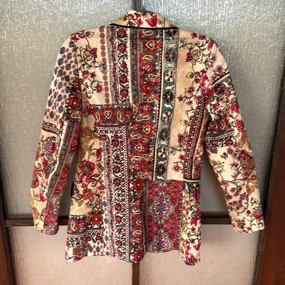 SFIZIO Printed Velvet Blazer
$548 original retail size says 2 but fits up to 6 - Picture 14 of 16